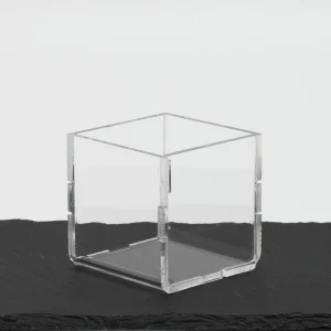 cubo di plastica contenitore trasparente